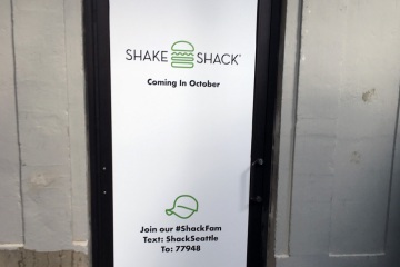 A292060-shake-shack-install-01-gallery