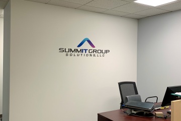 id0291-summit-group-install-02_gallery