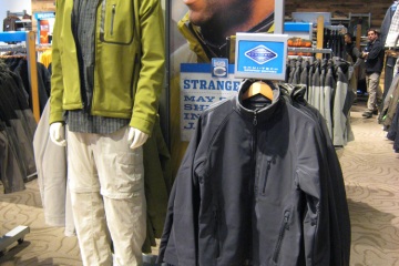 AlphaGraphics-Seattle-signs-installation-39-1