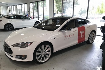 id0346g_tesla_car_wraps_01_gallery