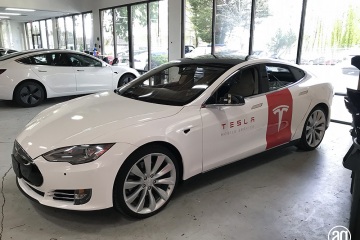 id0346g_tesla_car_wraps_01_gallery