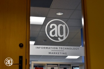 AlphaGraphics-Seattle-window-graphics-installation-15-1