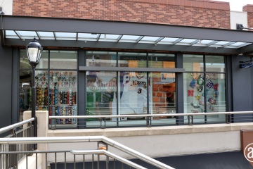 AlphaGraphics-Seattle-window-graphics-installation-40-1